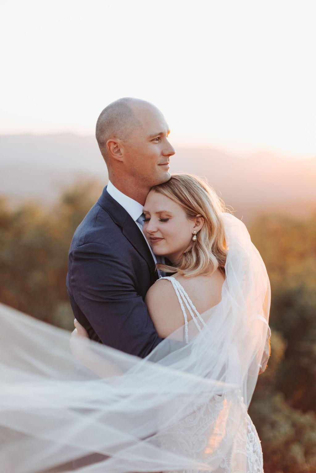 sunset photos of bride and groom in yosemite