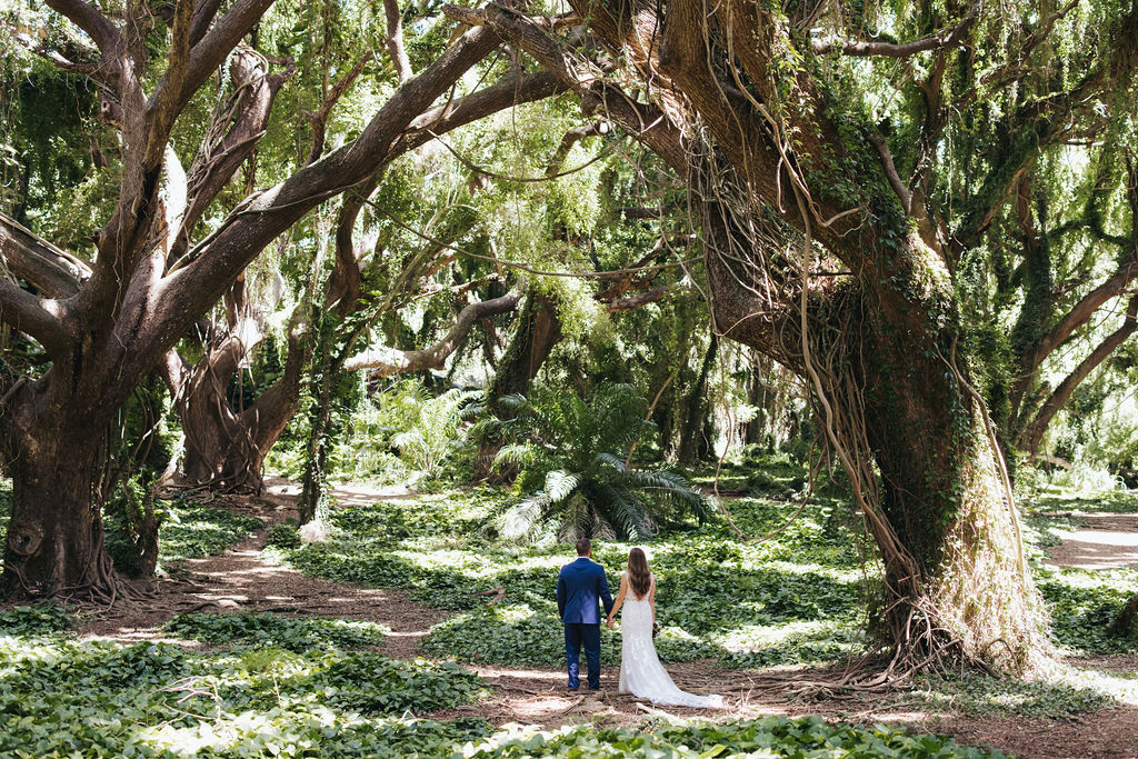 bride and groom in hawaii rain forest
