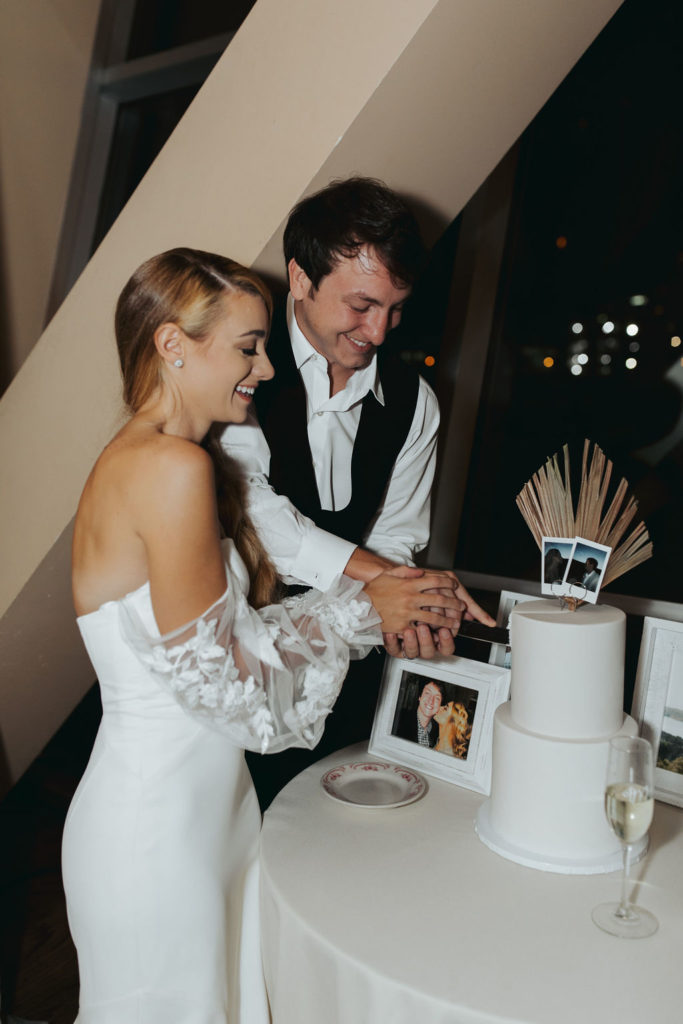 bride and groom cutting cake at las vegas wedding reception