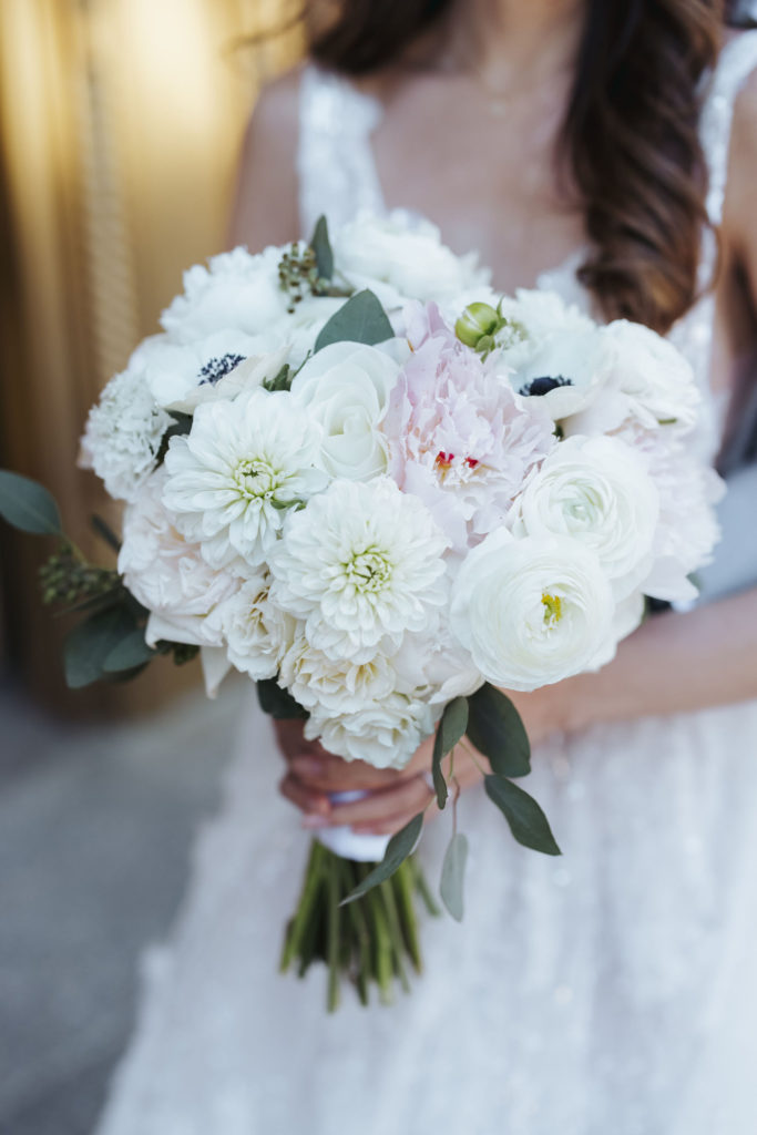 bridal bouquet in chicago luxury wedding