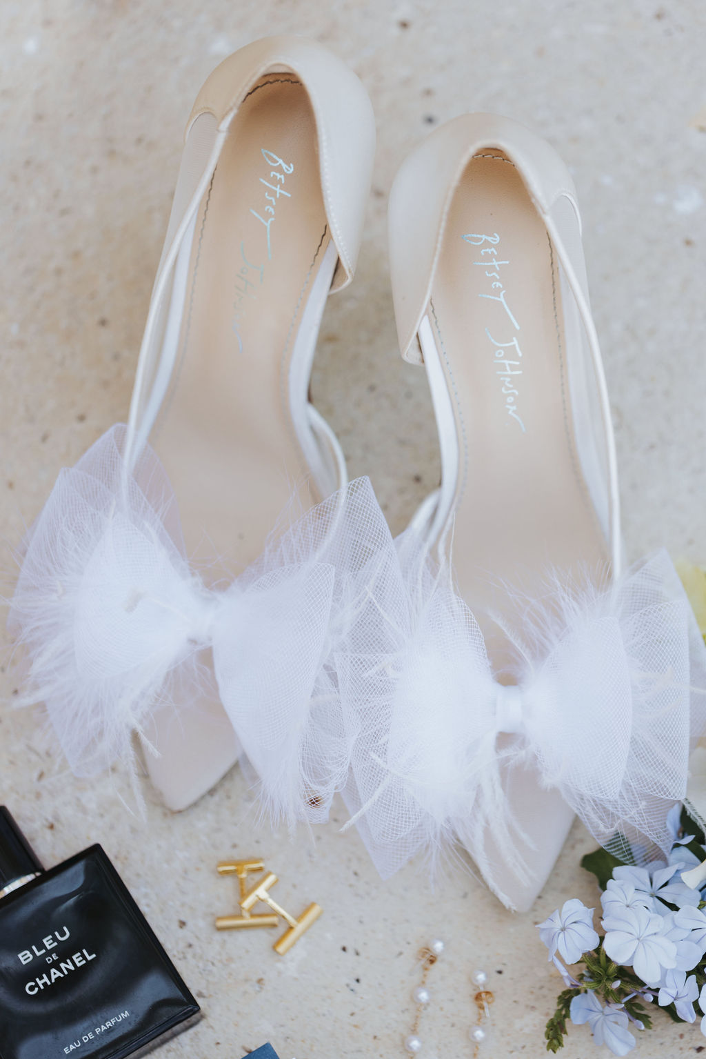 white feather wedding shoes