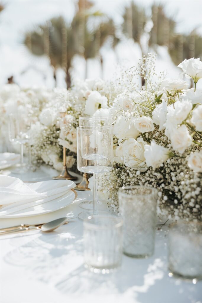 white flowers table decor for wedding in los cabos