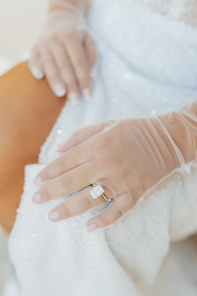 bride ring with mesh gloves