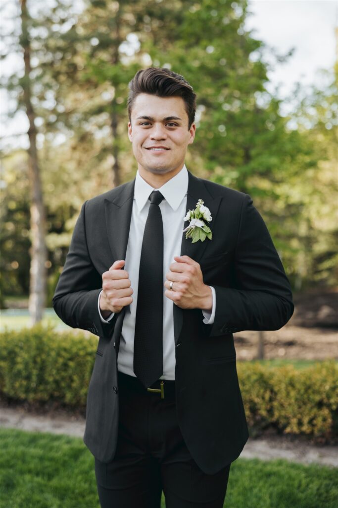 groom in black suit